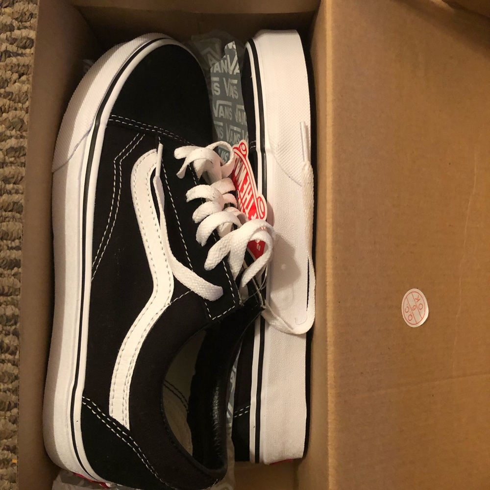 BRAND NEW! Old Skool Vans